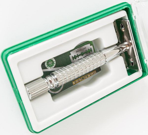 Классическая  бритва Регулируемая    (8310)