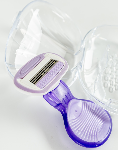 Бритвенный станок женский с 4-мя лезвиями  (8305)